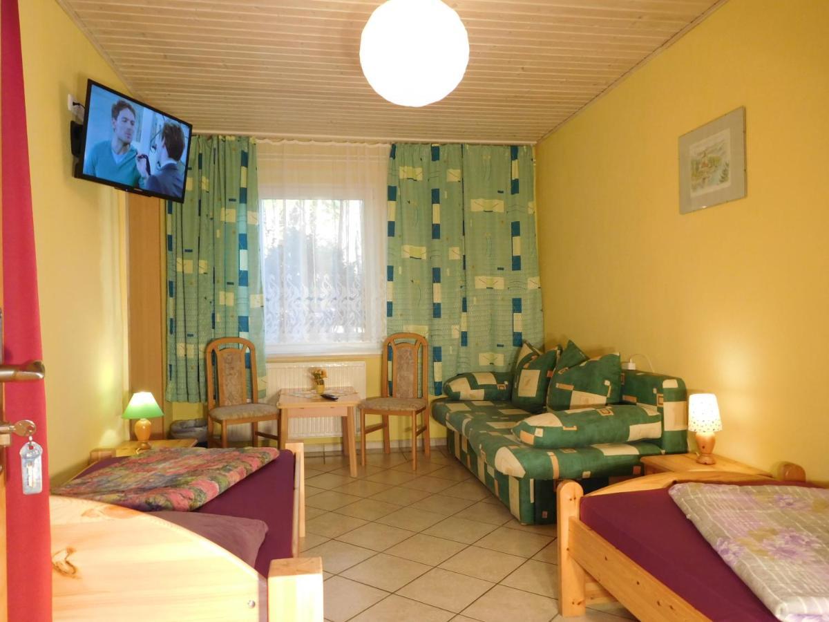 Hostel Waldhaus Am Ferienpark Mirow -Zimmer Du Wc ภายนอก รูปภาพ