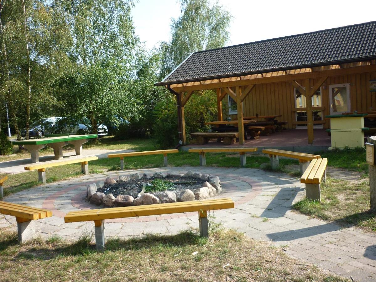 Hostel Waldhaus Am Ferienpark Mirow -Zimmer Du Wc ภายนอก รูปภาพ