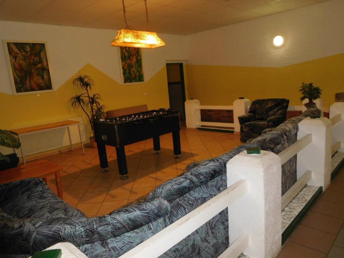 Hostel Waldhaus Am Ferienpark Mirow -Zimmer Du Wc ภายนอก รูปภาพ
