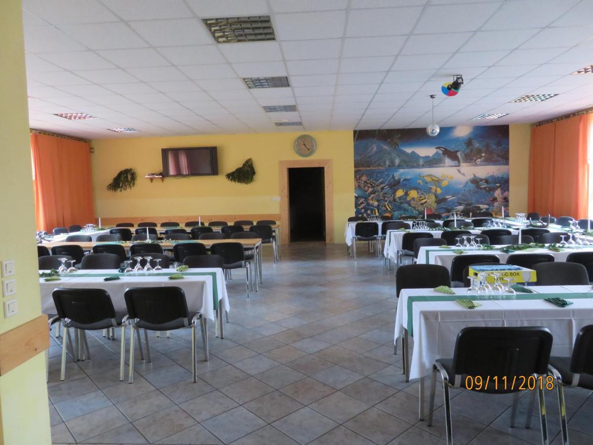 Hostel Waldhaus Am Ferienpark Mirow -Zimmer Du Wc ภายนอก รูปภาพ