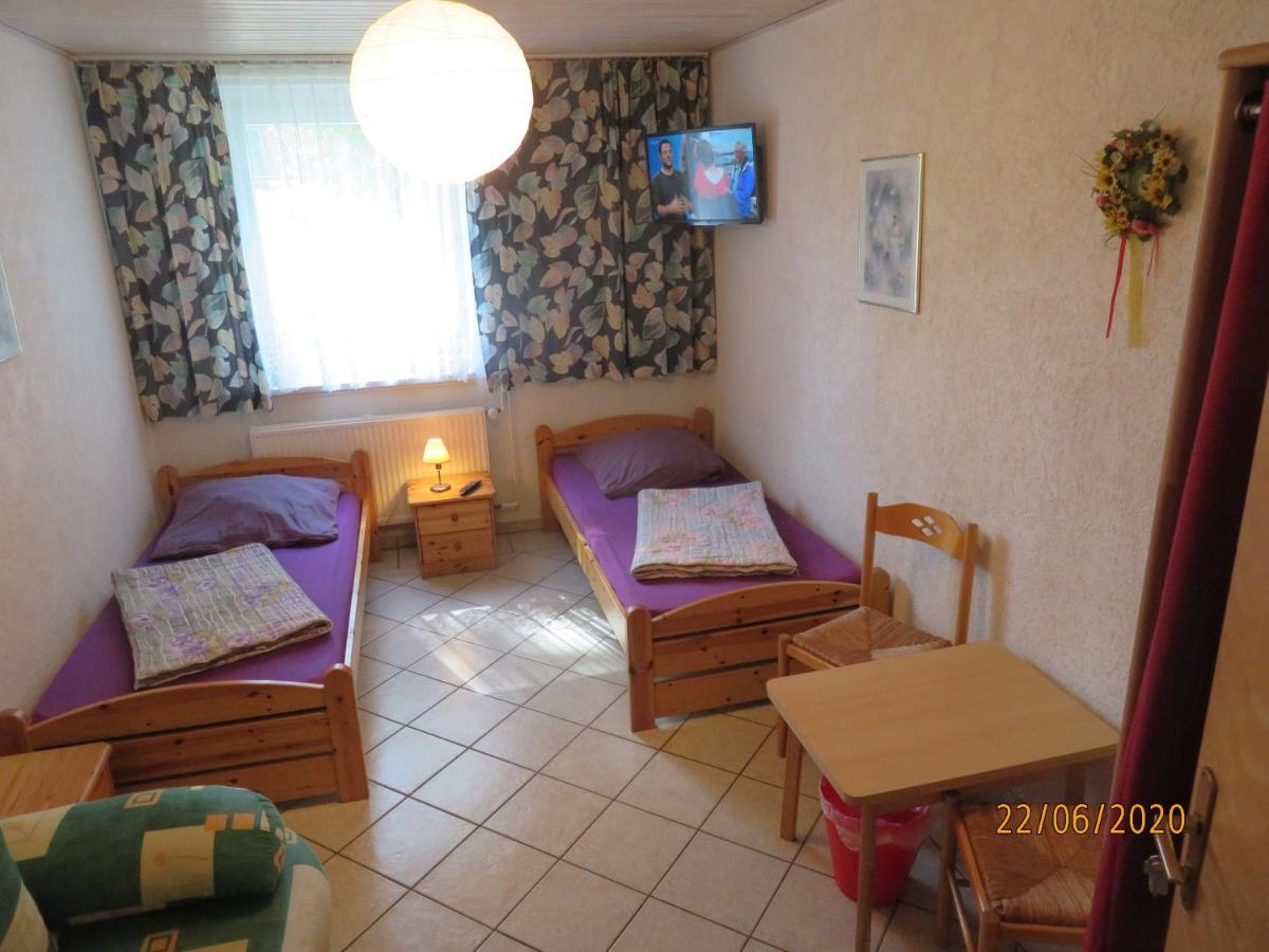Hostel Waldhaus Am Ferienpark Mirow -Zimmer Du Wc ภายนอก รูปภาพ