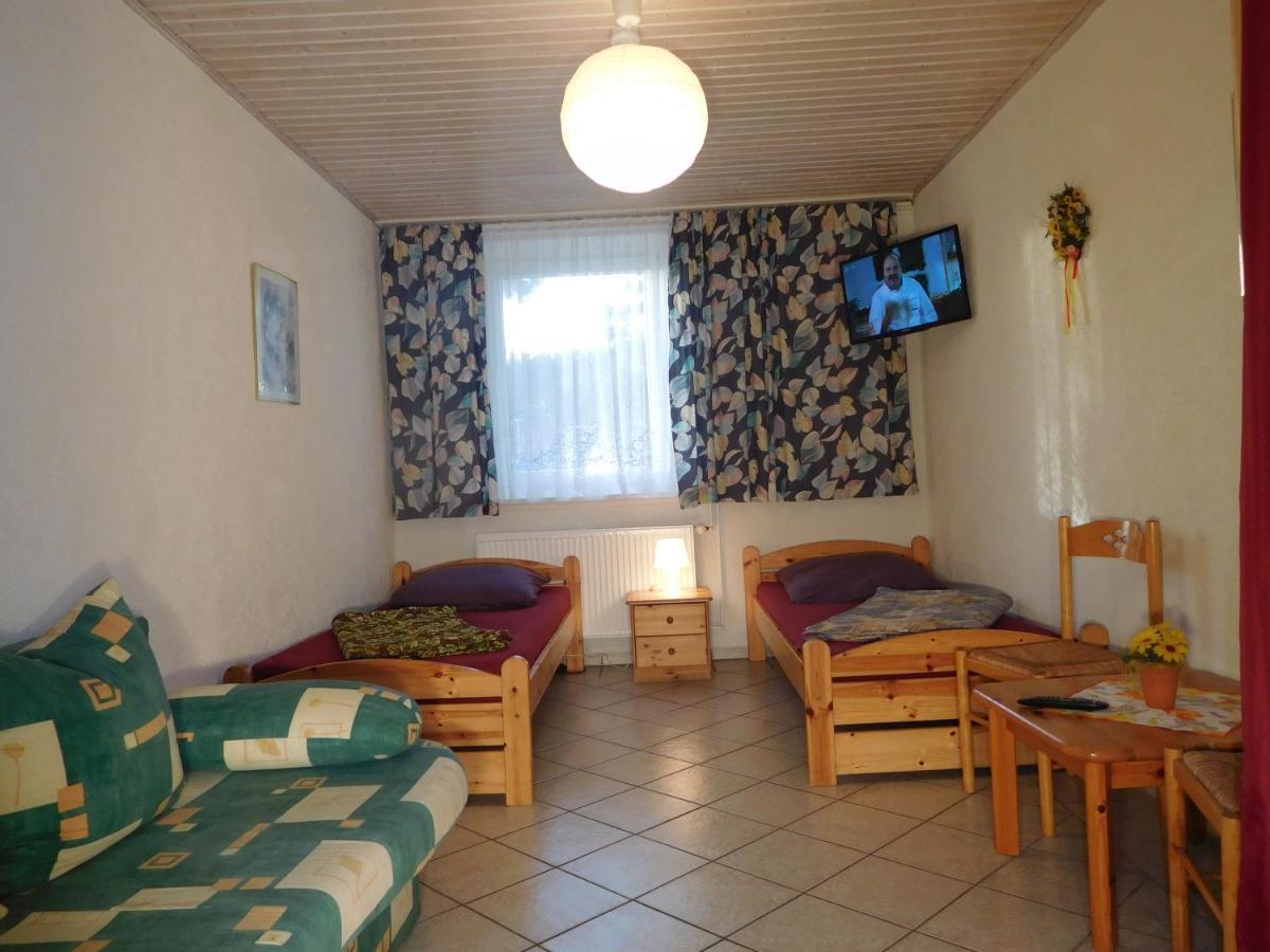Hostel Waldhaus Am Ferienpark Mirow -Zimmer Du Wc ภายนอก รูปภาพ