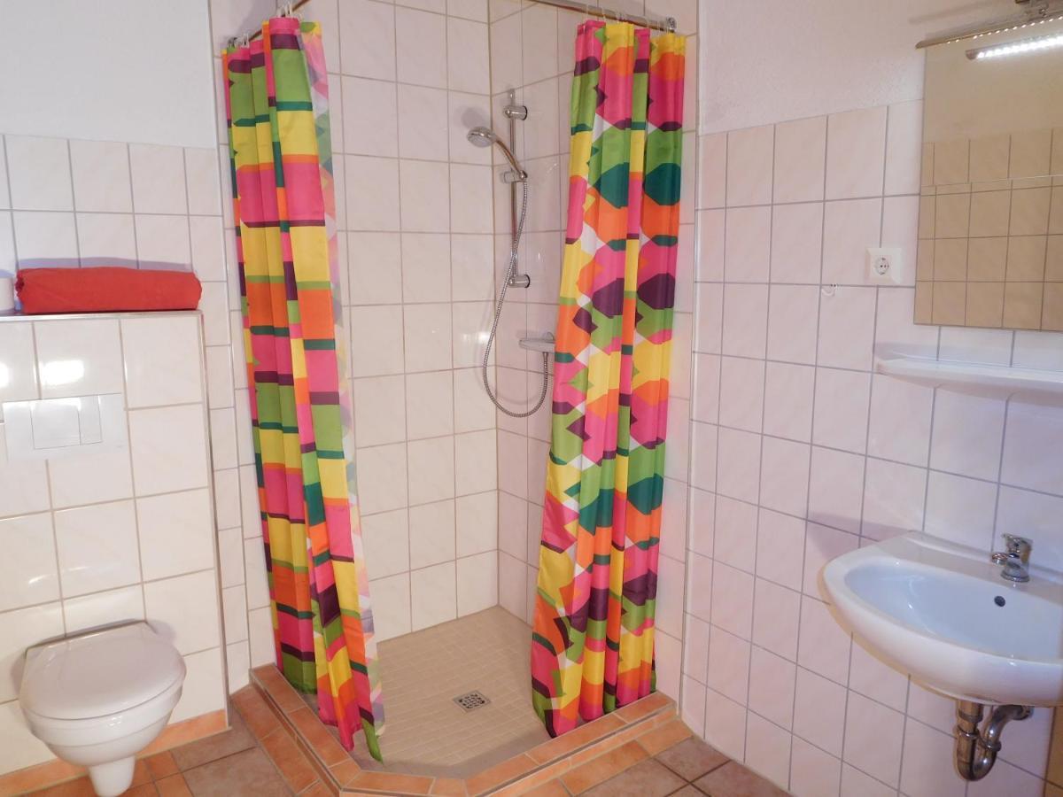Hostel Waldhaus Am Ferienpark Mirow -Zimmer Du Wc ภายนอก รูปภาพ