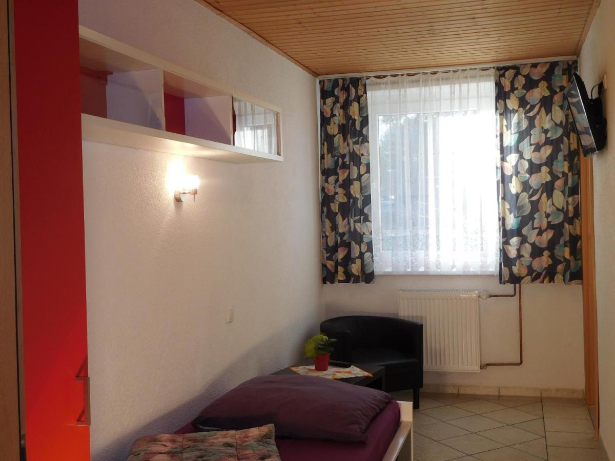 Hostel Waldhaus Am Ferienpark Mirow -Zimmer Du Wc ภายนอก รูปภาพ
